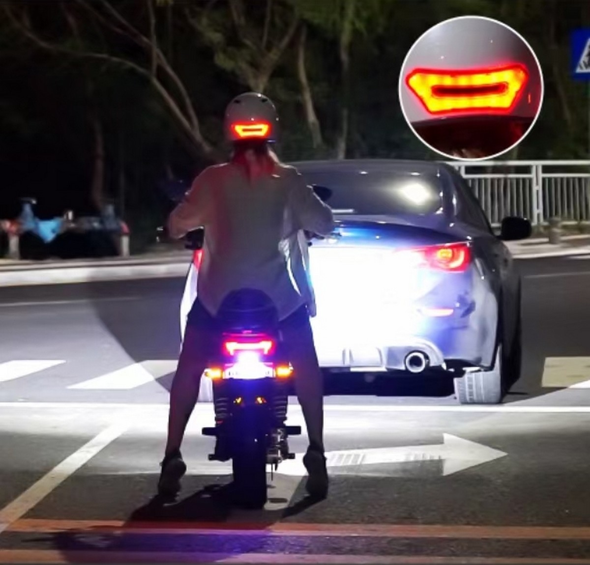 オートバイの照明付きヘルメット