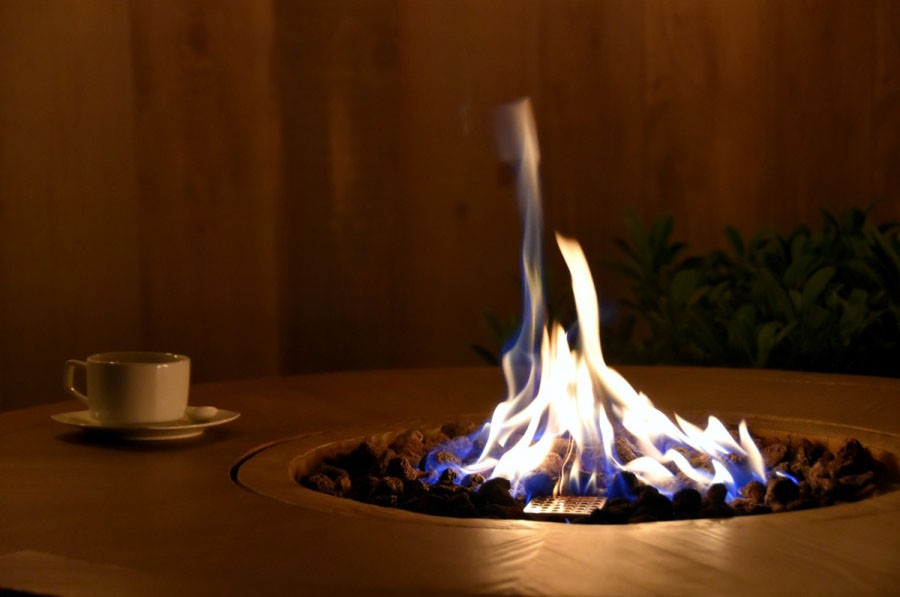 ガス暖炉付きバーテーブル-木製バレルデザイン