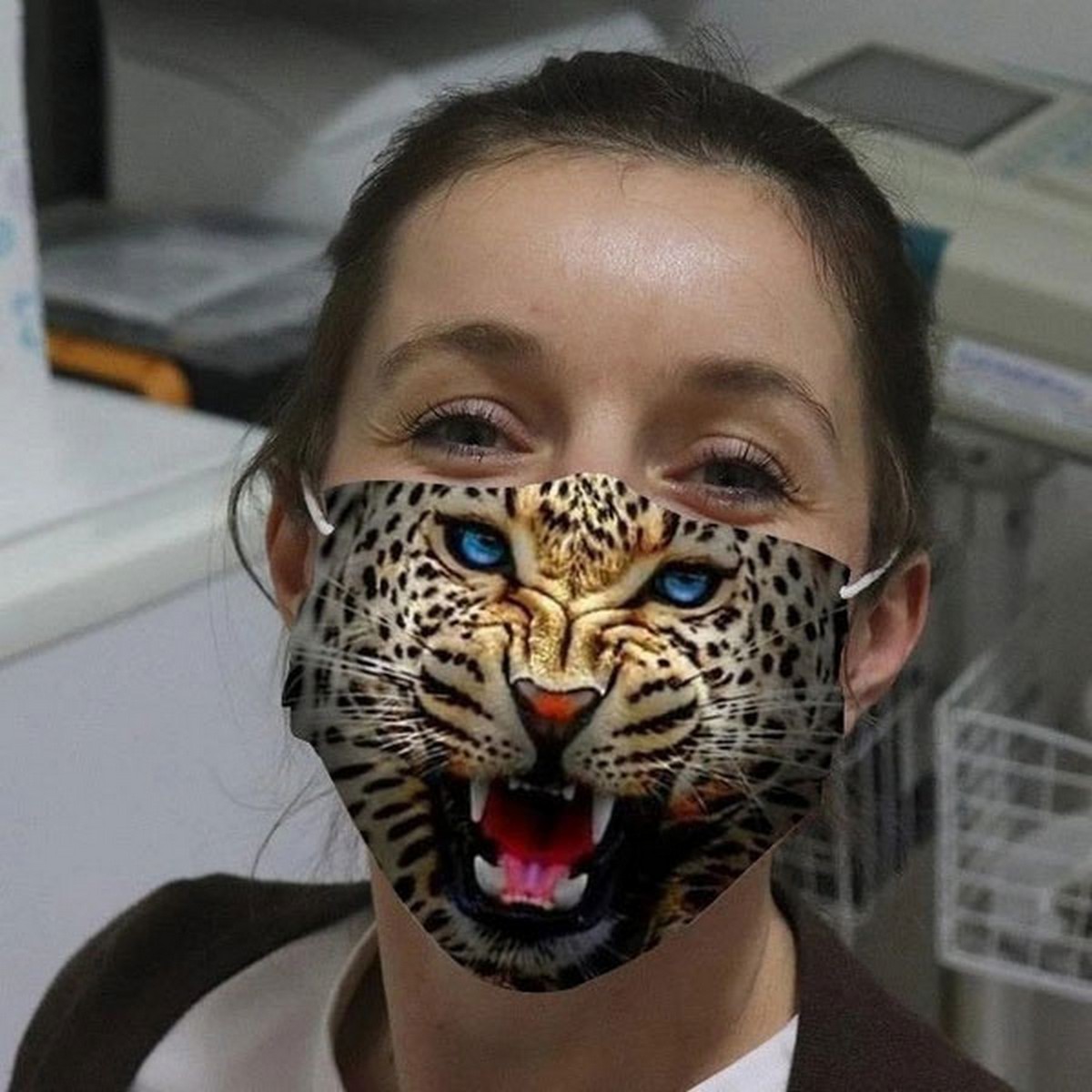 ヒョウのフェイスマスク