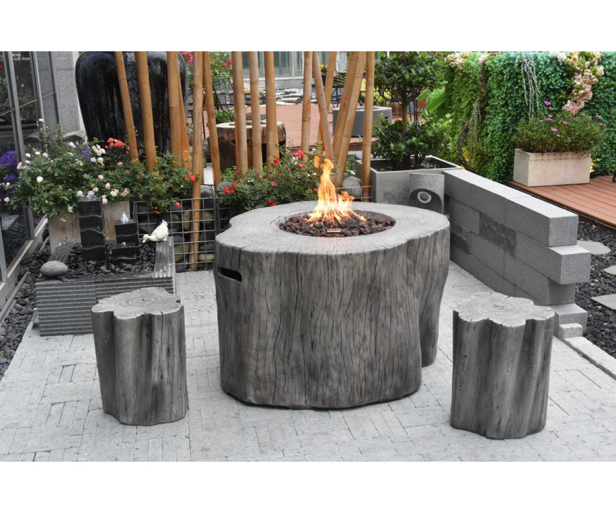 模造木材のテラスと庭用の木製切り株ガス暖炉
